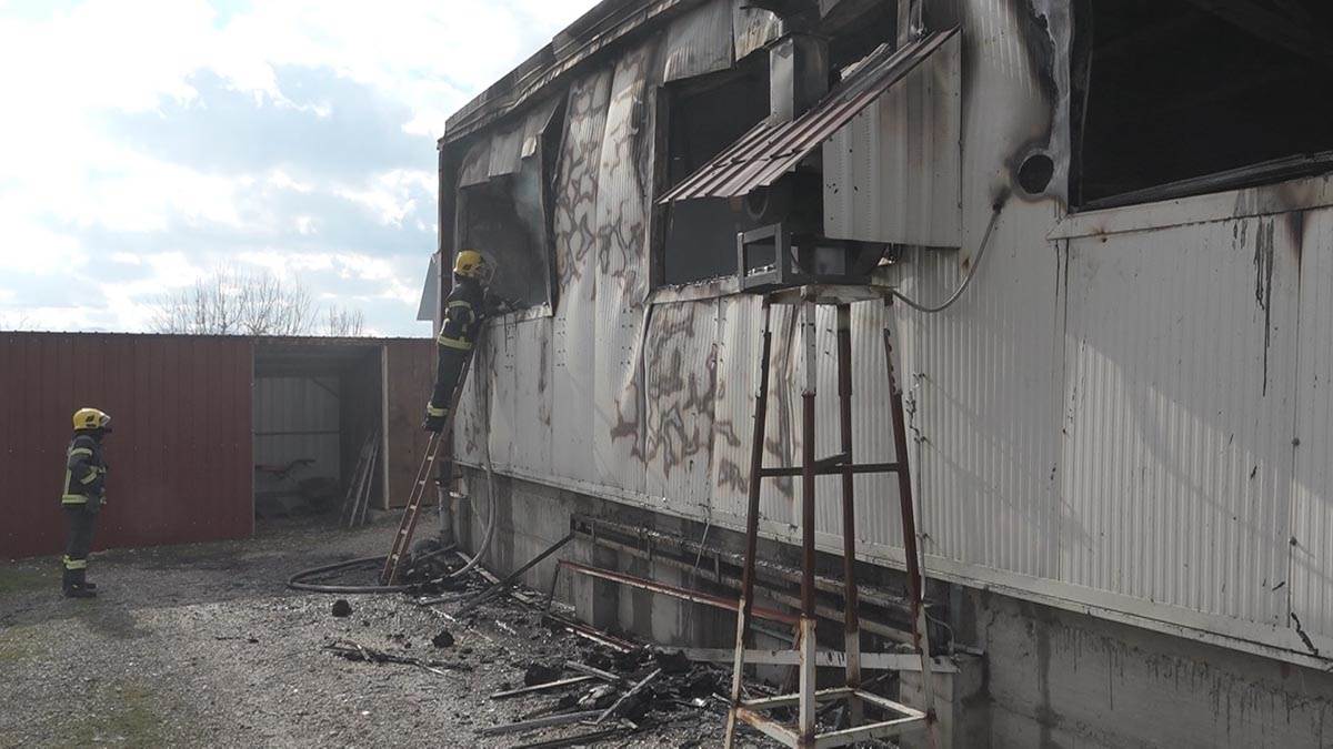 Veliki požar u fabrici papira u Svračkovcima (6).jpg