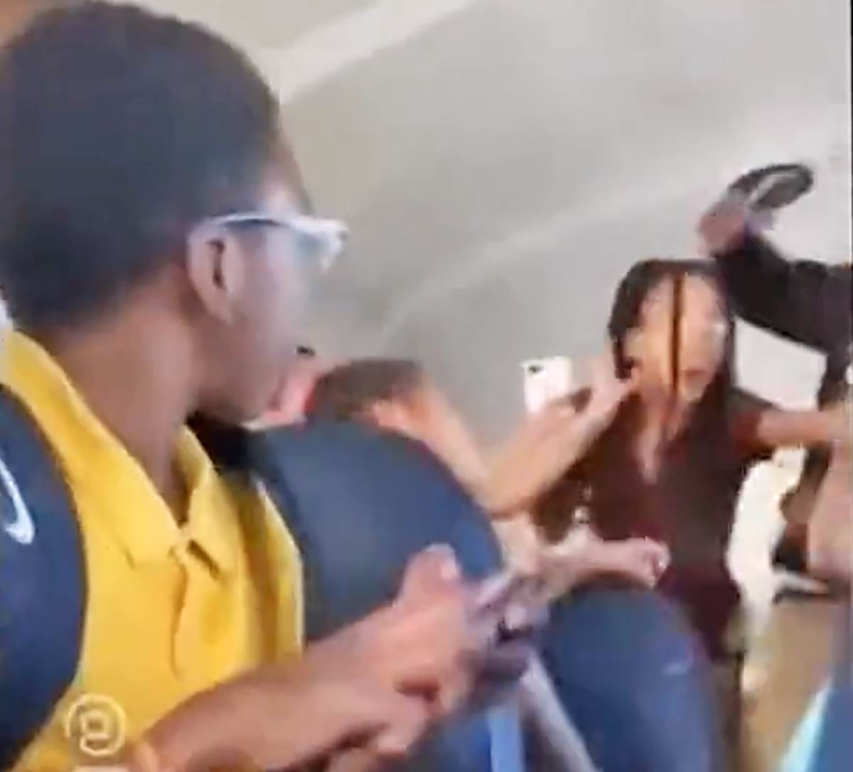 Tuca u skolskom autobusu (7).png