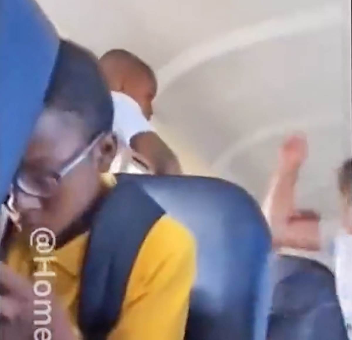 Tuca u skolskom autobusu (1).png