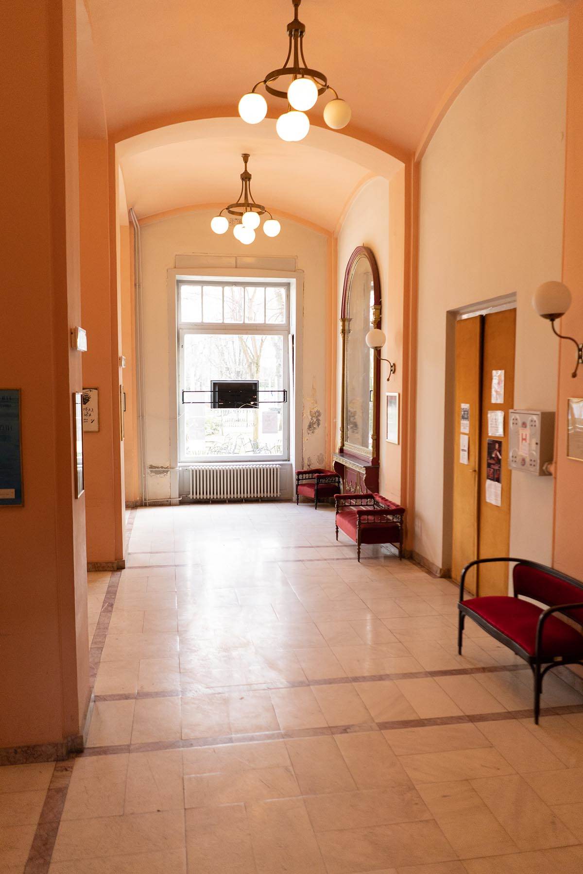 NA KORAK OD REKONSTRUKCIJE: Pozorište "Dobrica Milutinović" sve bliže obnavljanju, predstavljena dokumentacija