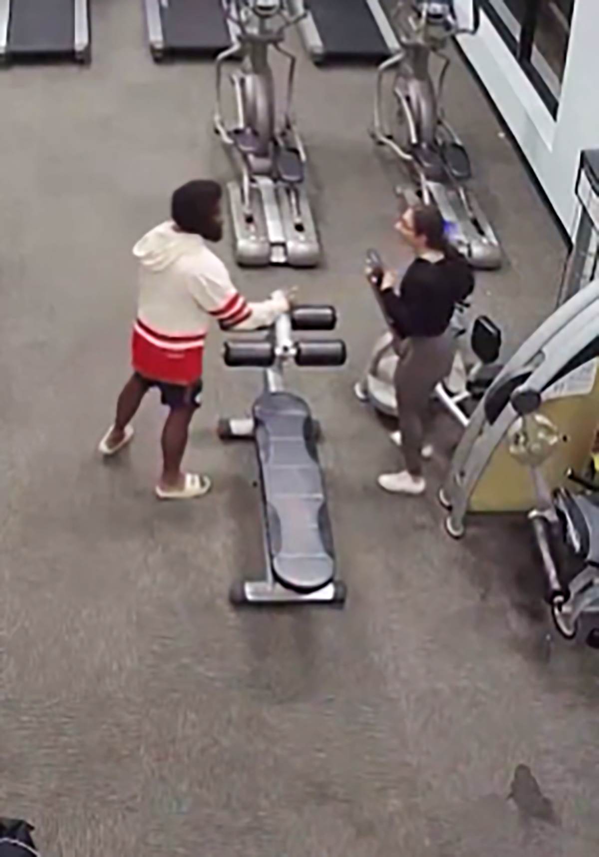 Napad u teretani (3).png