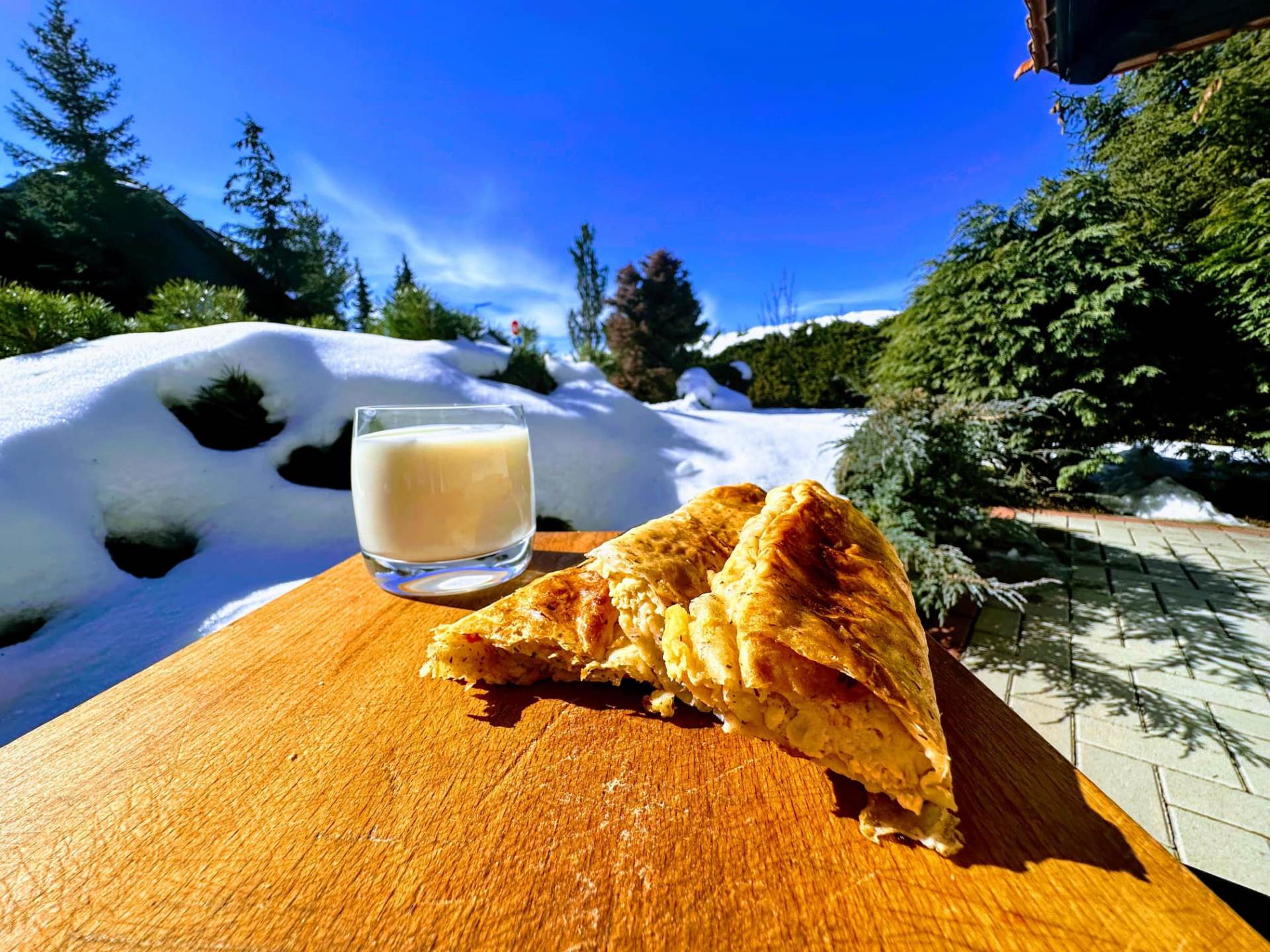 ceda jovanovic pita jogurt.jpg