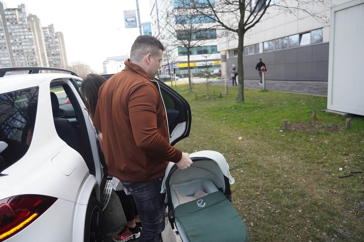 Sloba Radanović celu noć čuvao sina