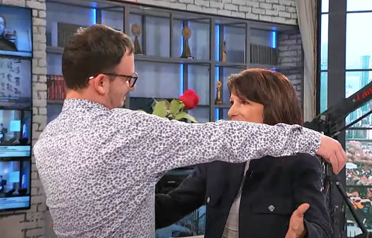 Majka videla sina posle 30 godina (7).png