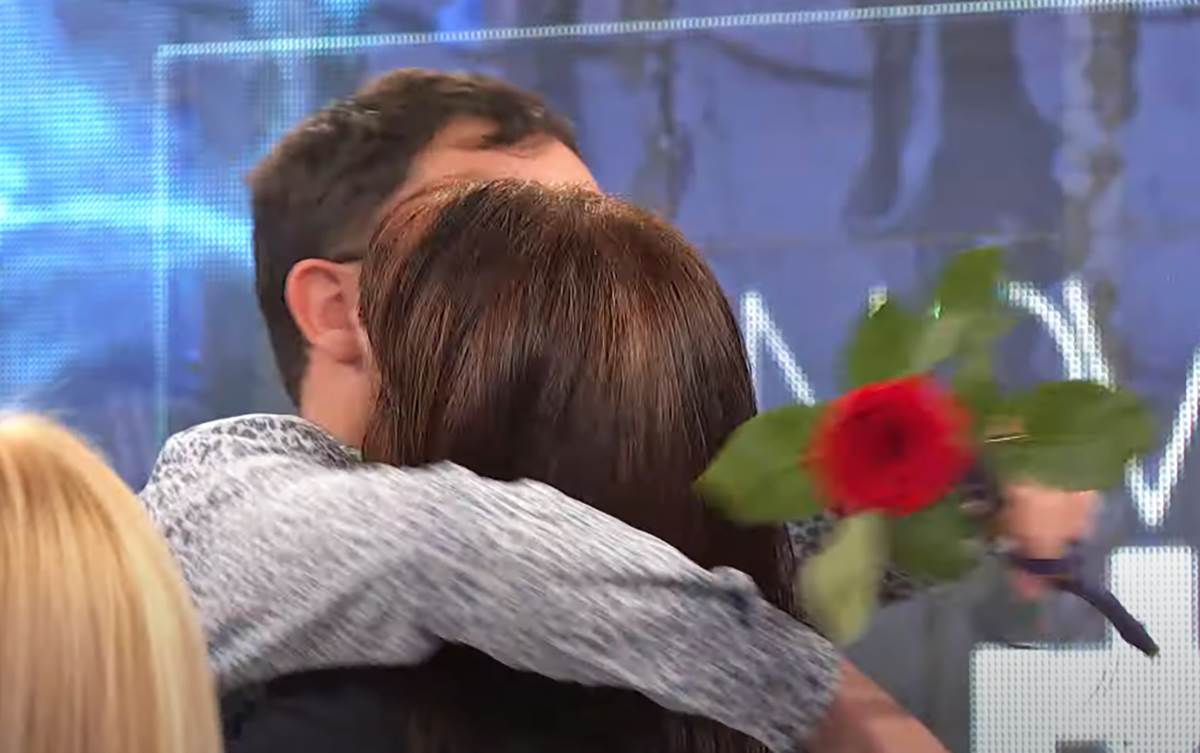 Majka videla sina posle 30 godina (6).png