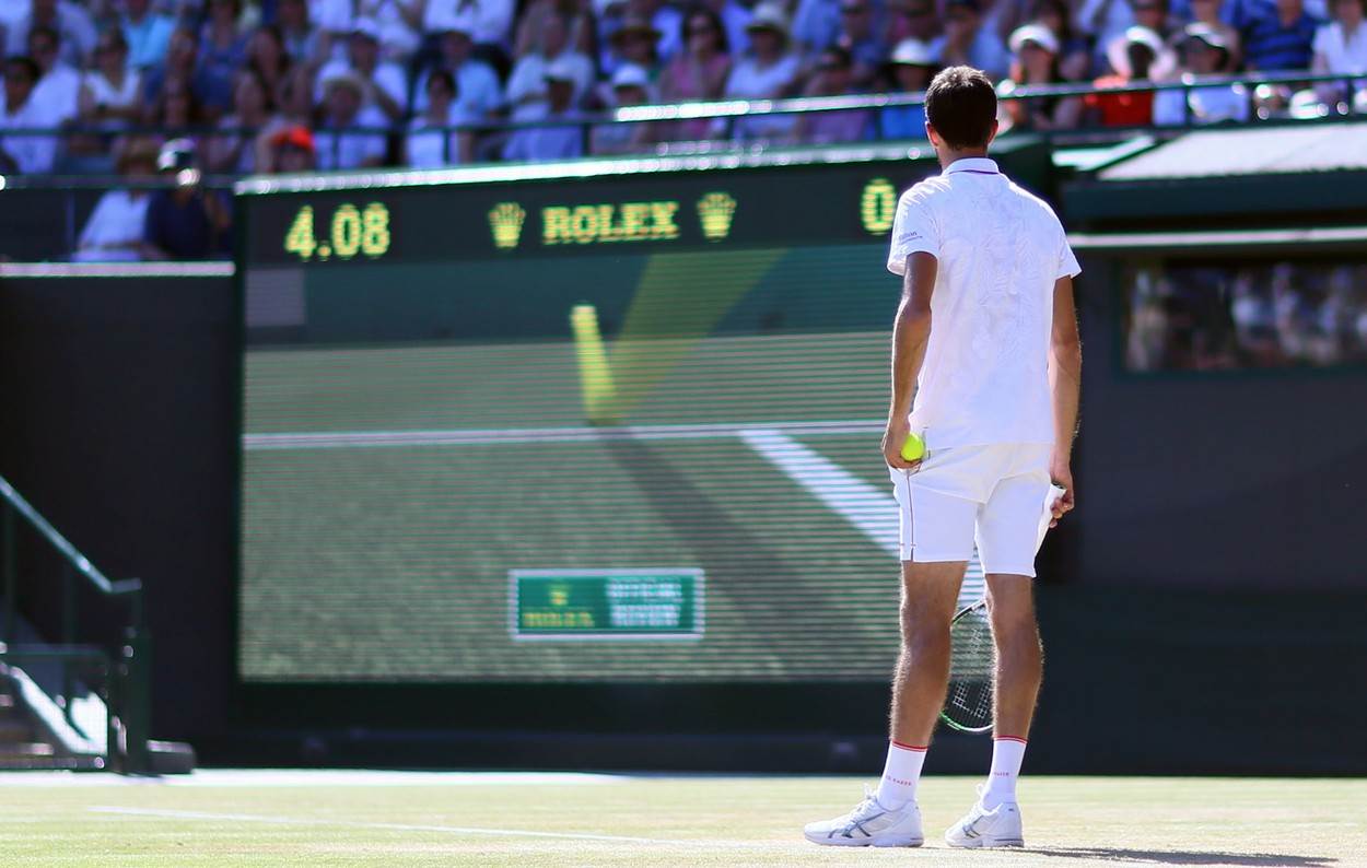 Hok aj tenis, oko sokolovo