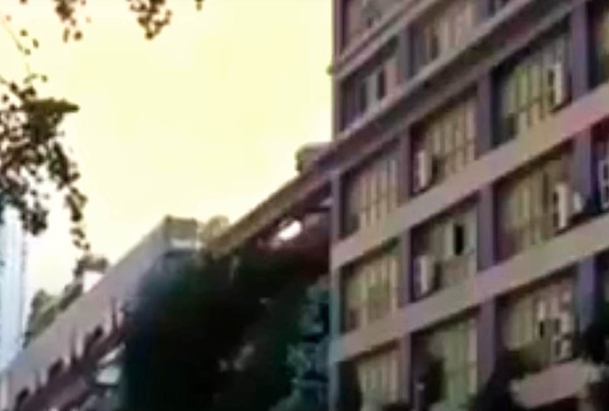 Kina voz prolazi kroz zgradu (6).png