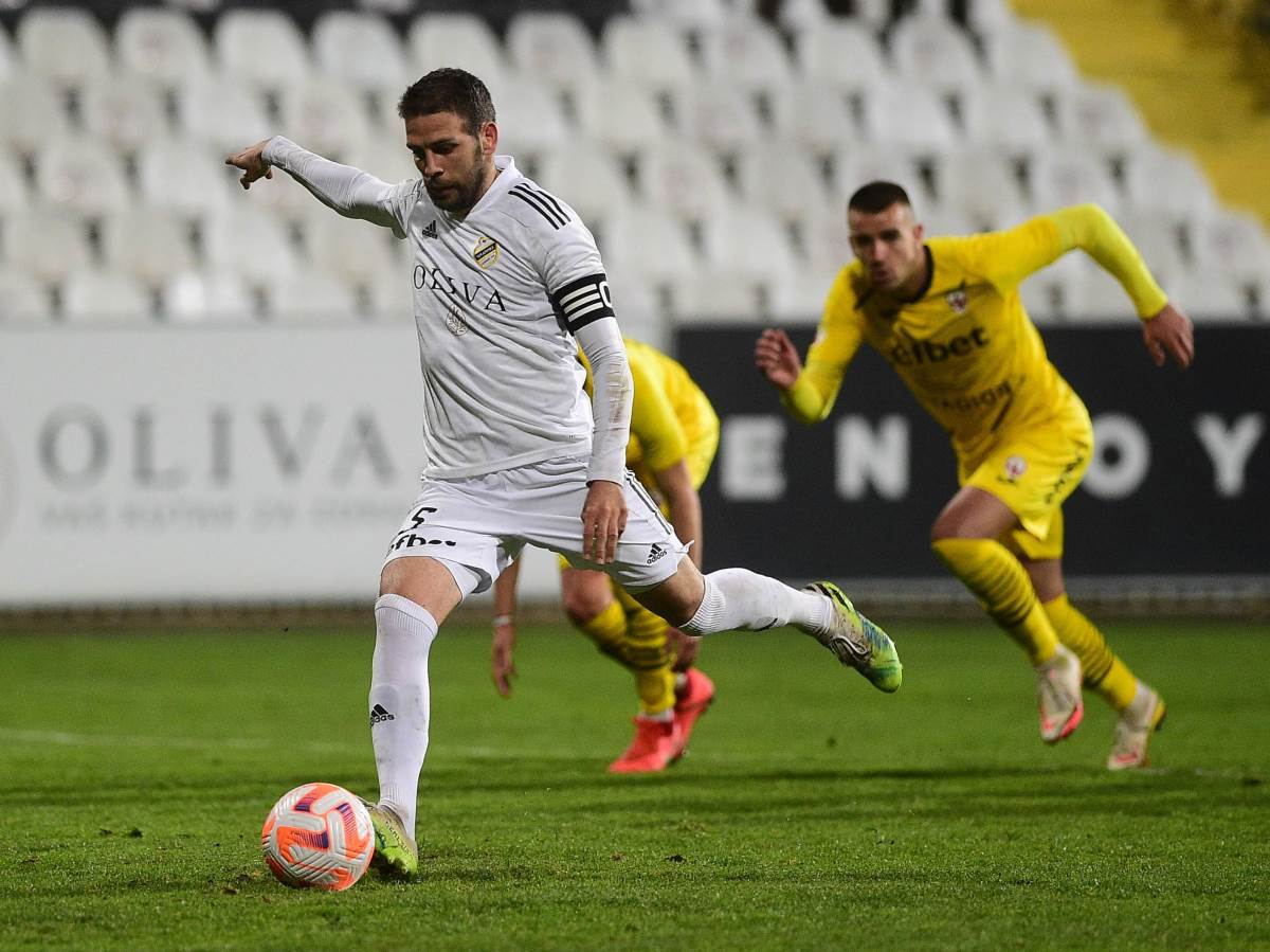 Marko Docić daje gol iz penala za Čukarički