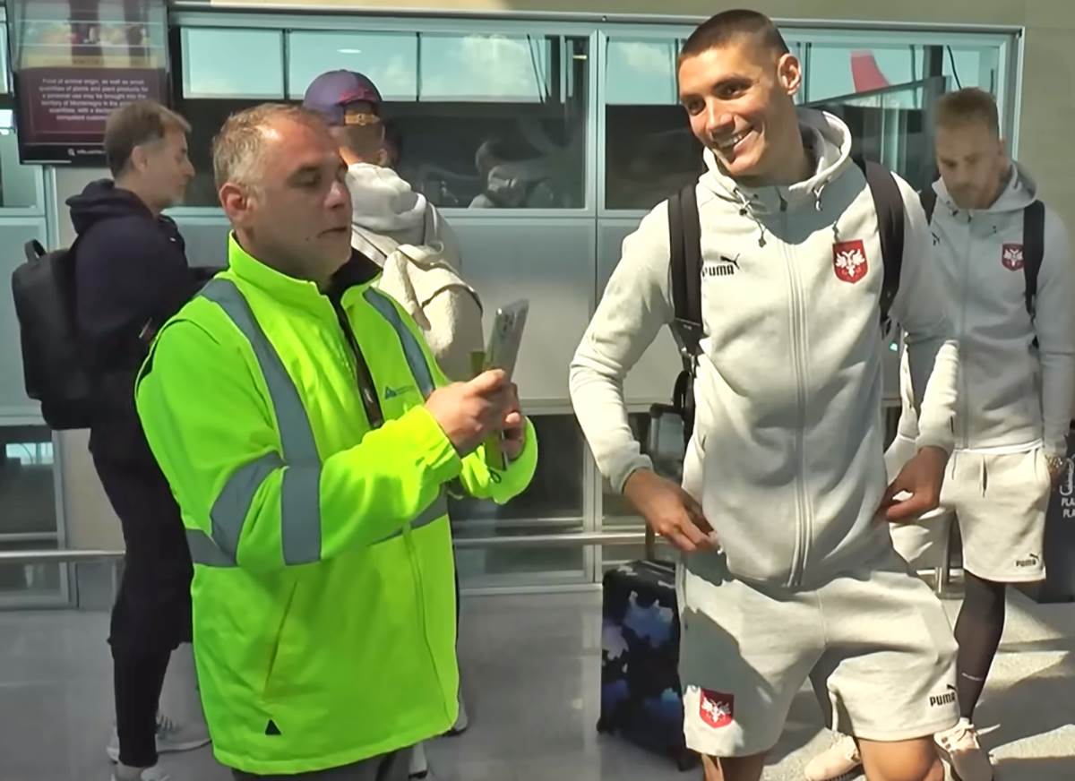 Fudbaleri Srbije stigli u Crnu Goru (8).png