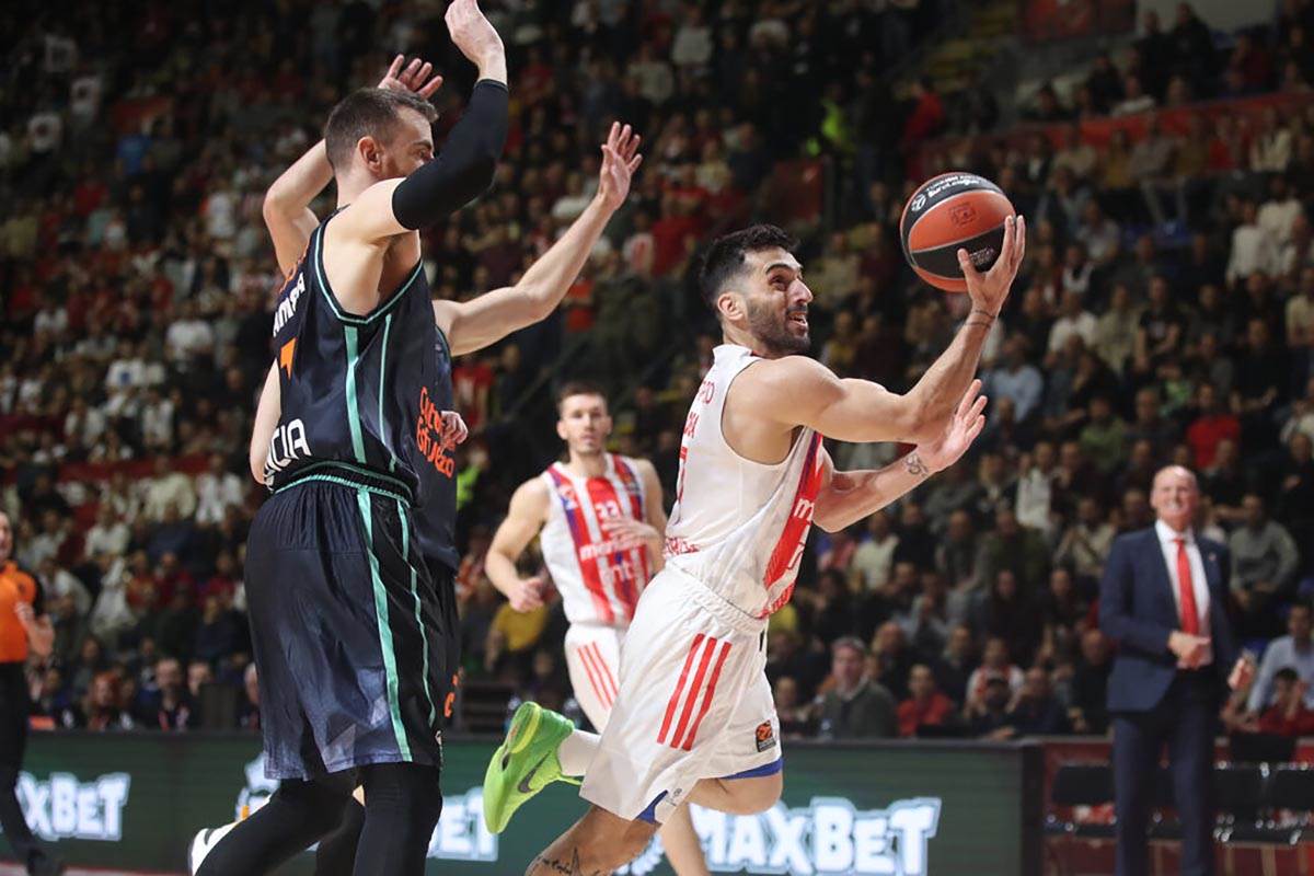 Crvena zvezda pobedila Valensiju pomogla i Partizanu