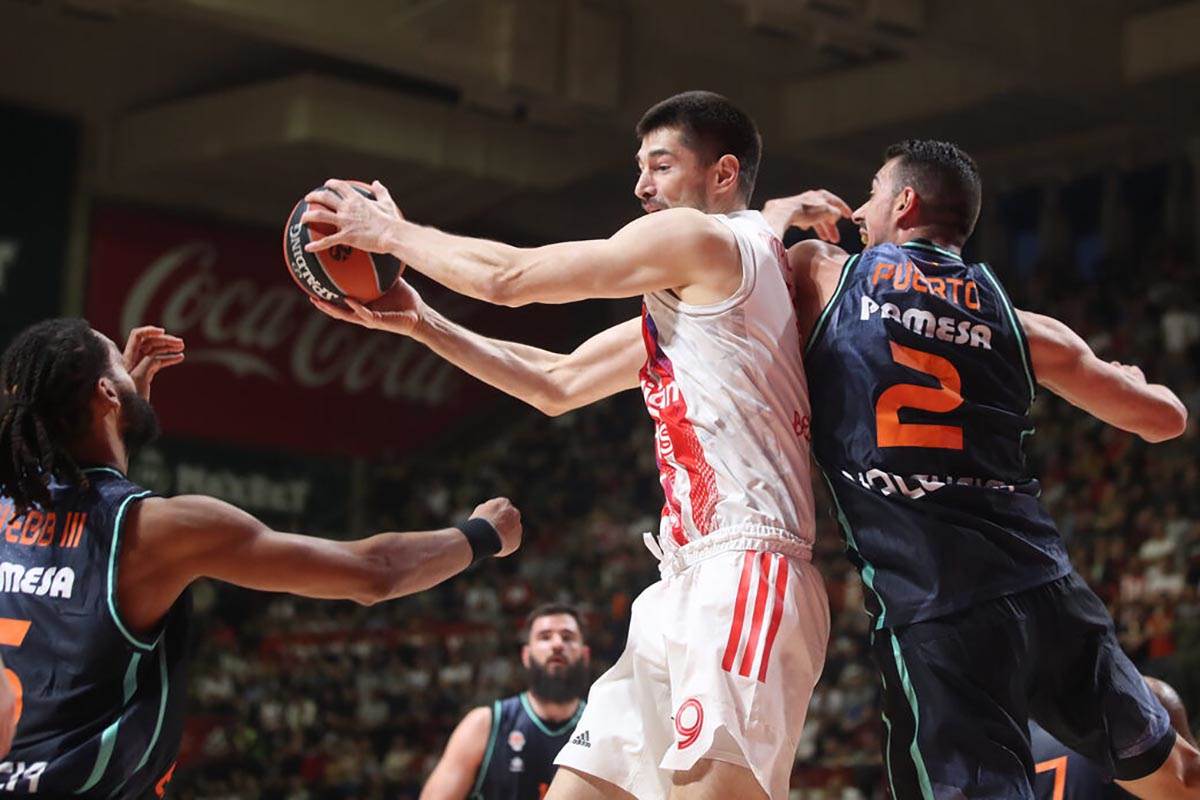 Crvena zvezda pobedila Valensiju pomogla i Partizanu