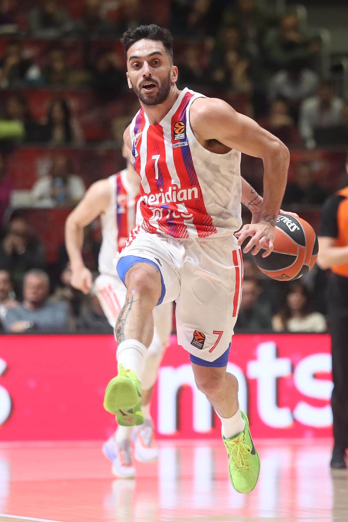 Crvena zvezda pobedila Valensiju pomogla i Partizanu