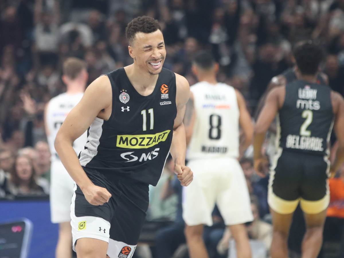 Sesil Egzum navija sa Grobarima posle pobede Partizana