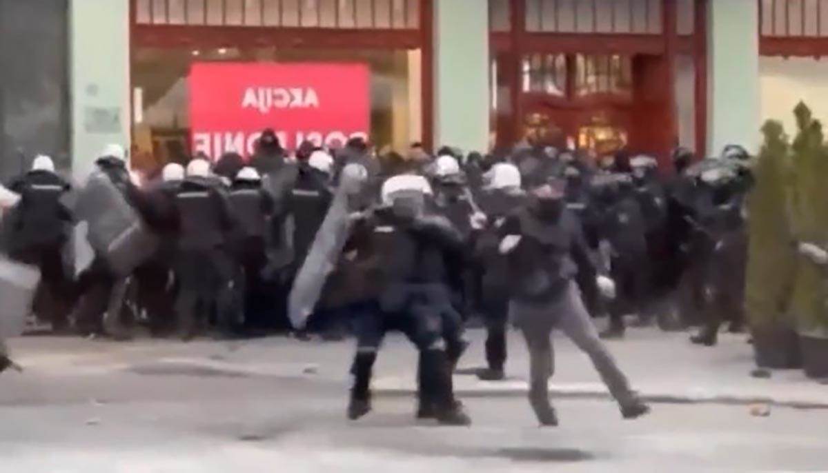 ŽESTOKA TUČA NAVIJAČA U NOVOM SADU (1).jpg