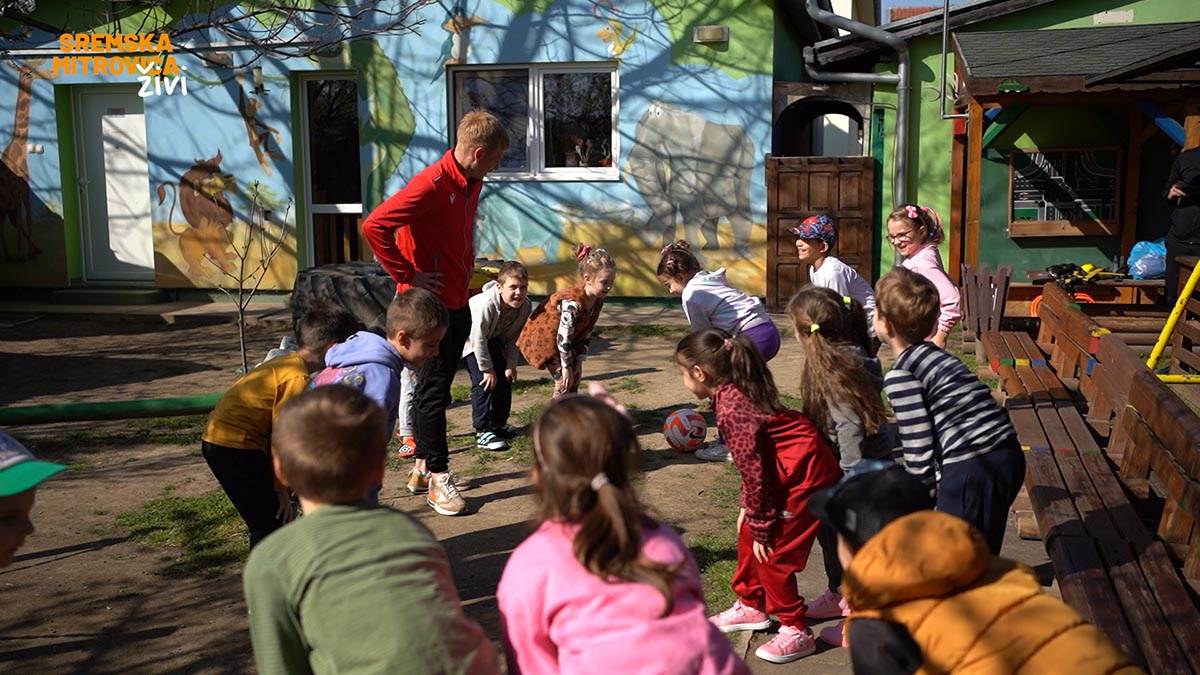 - 16x9.00_00_26_20.Still004.jpg