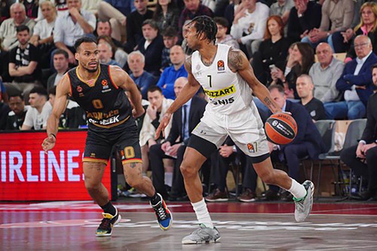 Igrači Partizana slave sa navijačima u Monaku video snimak