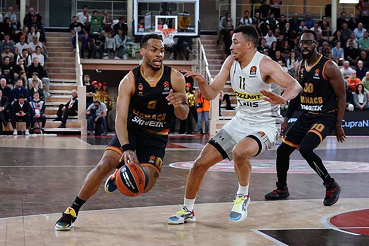 Igrači Partizana slave sa navijačima u Monaku video snimak