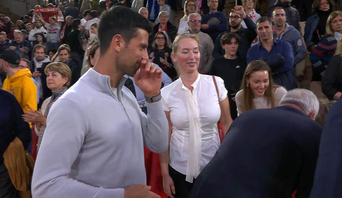 Novak Djokovic posle meca (3).jpg