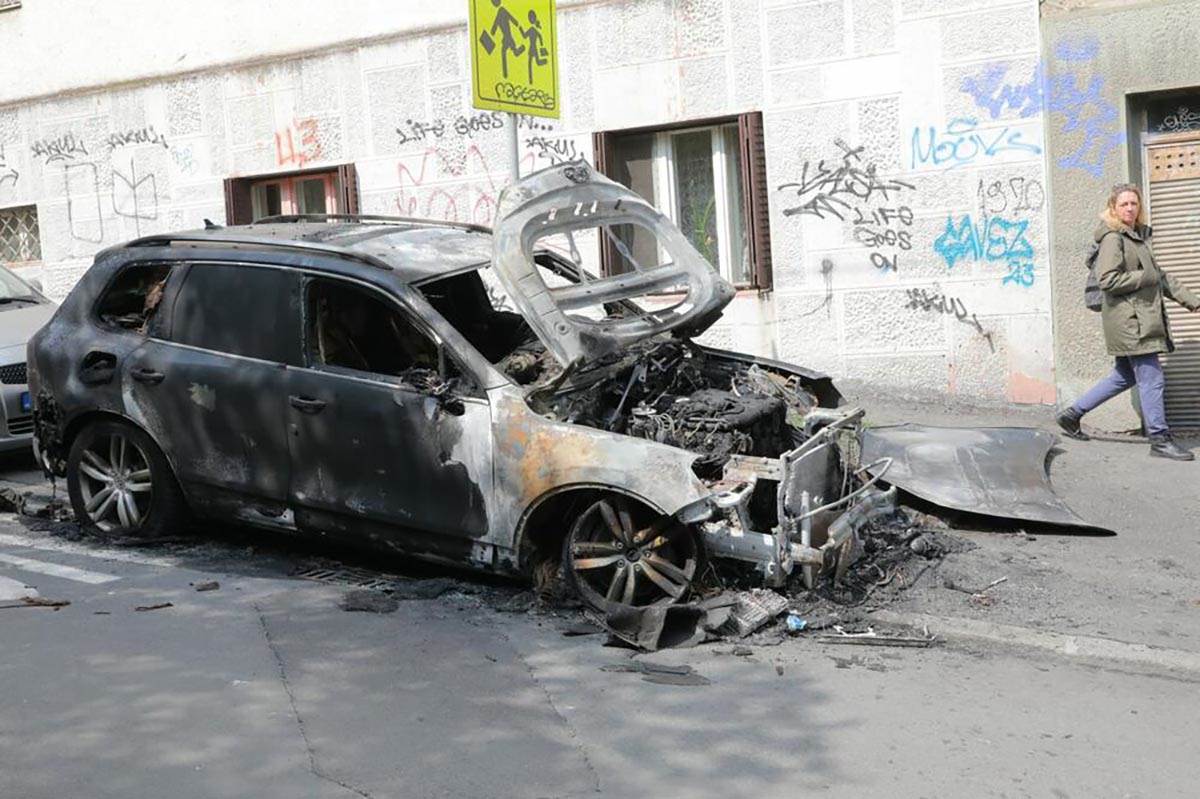 SNIMCI UNIŠTENOG AUTOMOBILA ČELNIKA SRPSKOG SPORTA (7).jpg