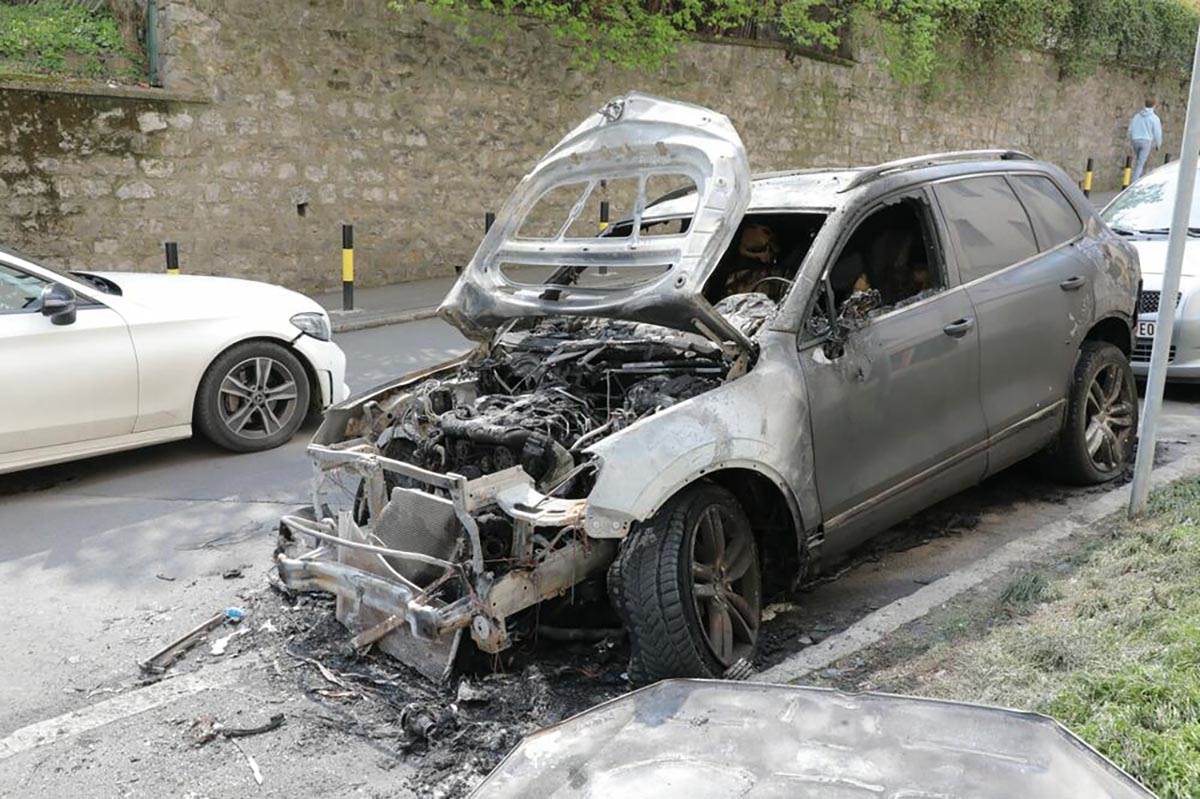 SNIMCI UNIŠTENOG AUTOMOBILA ČELNIKA SRPSKOG SPORTA (10).jpg