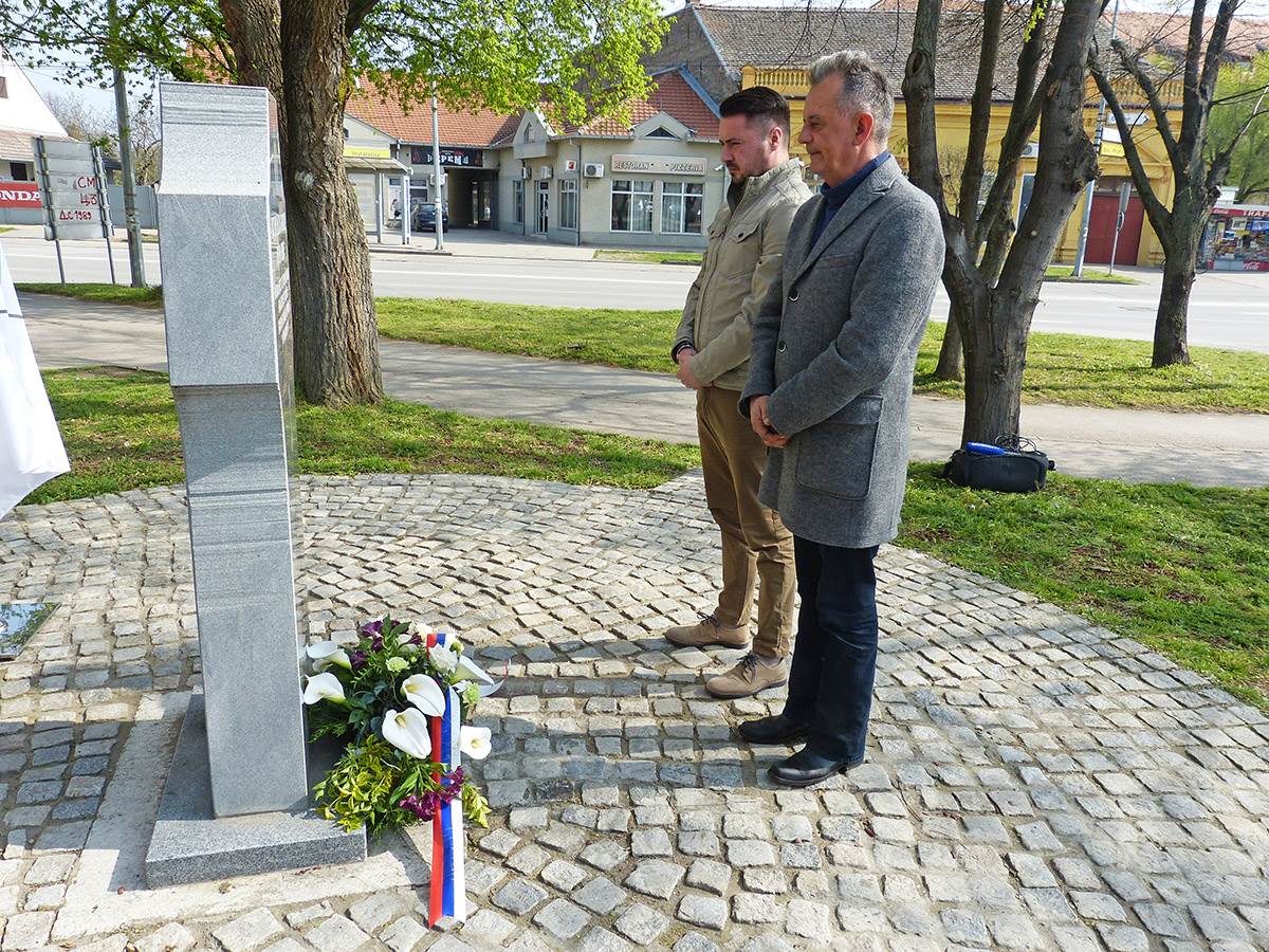 Položeni venci na spomenicima braniocima grada u Aprilskom ratu i Milenku Božiću, heroju sa Košara