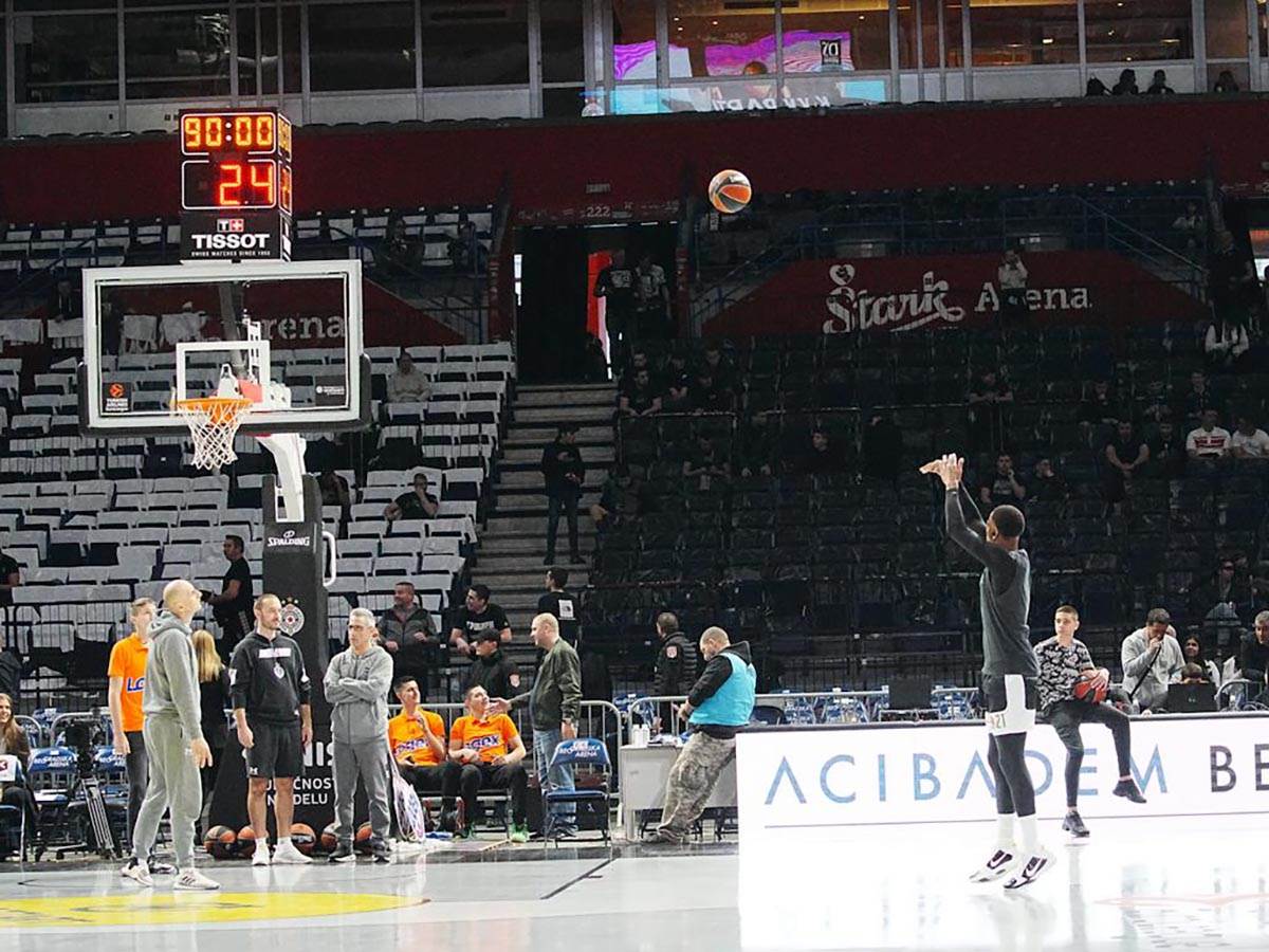 Džejms Naneli da li ostaje u Partizanu navijači ga ubeđuju