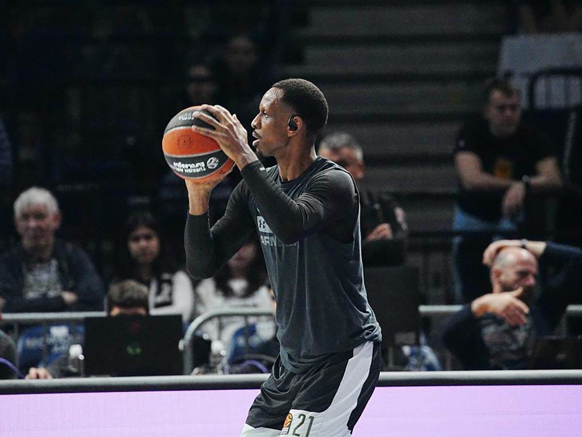 Džejms Naneli da li ostaje u Partizanu navijači ga ubeđuju