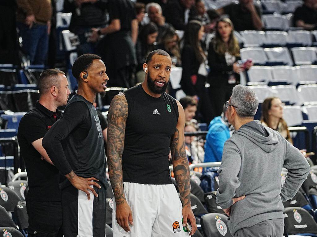 Džejms Naneli da li ostaje u Partizanu navijači ga ubeđuju