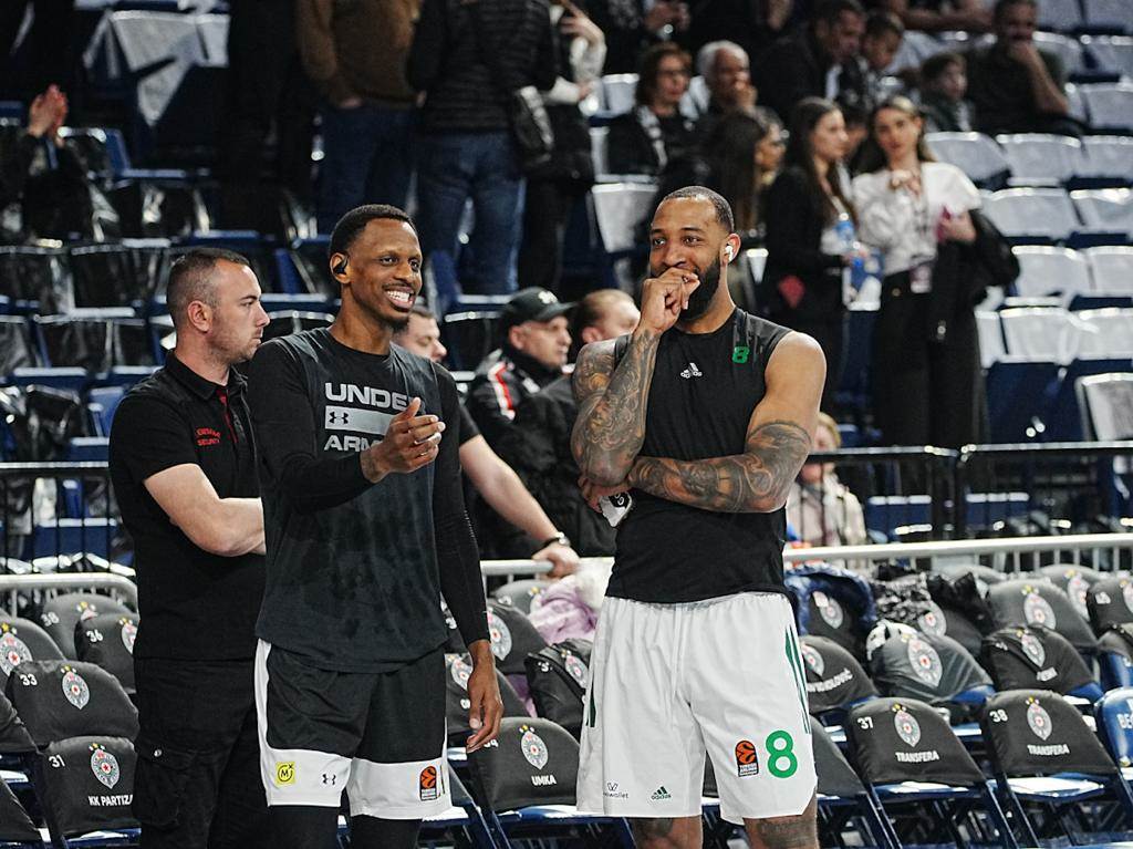 Džejms Naneli da li ostaje u Partizanu navijači ga ubeđuju