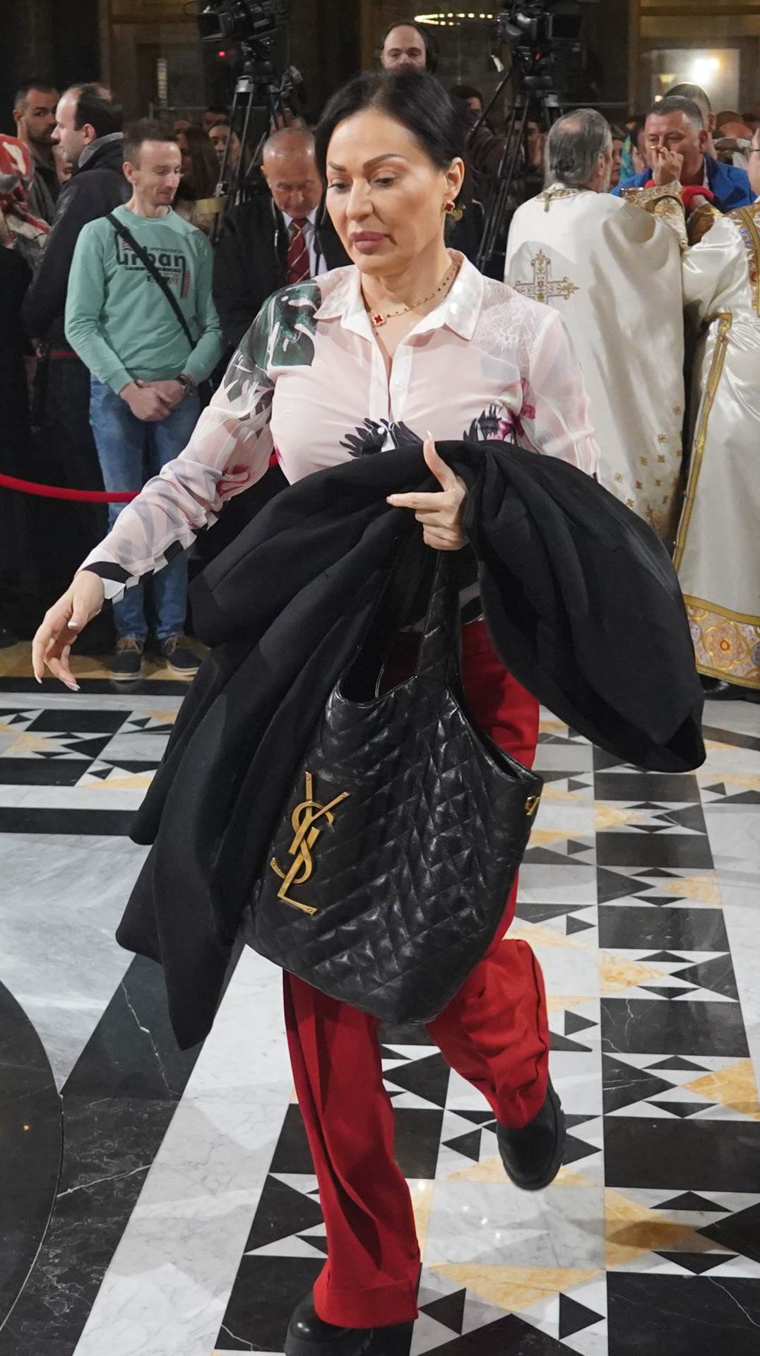 vaskršnja liturgija Hram Svetog Save4.JPG