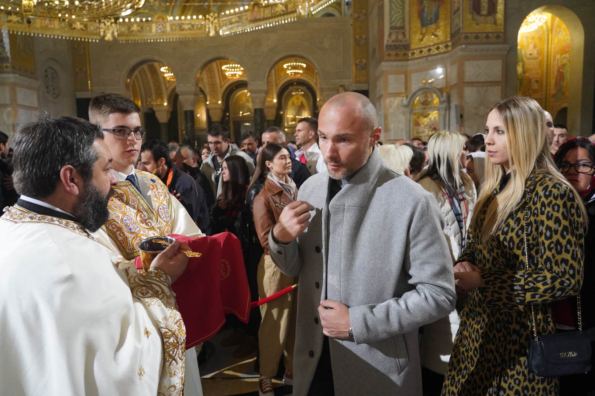 vaskršnja liturgija Hram Svetog Save7.JPG