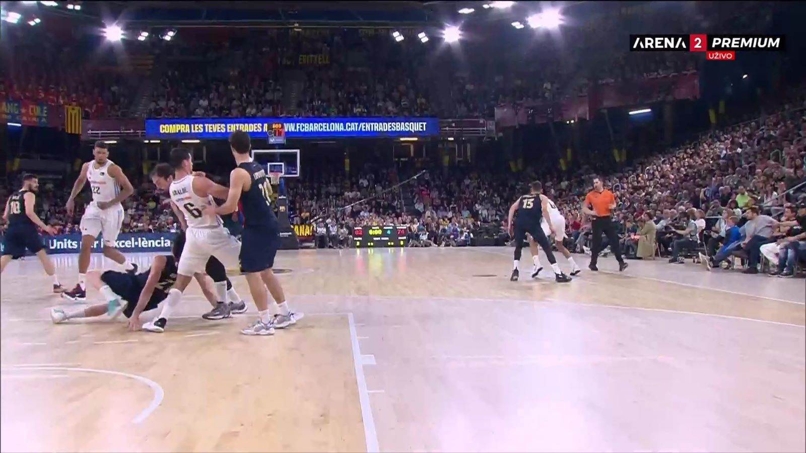 povreda Aleks Abrines na Barselona - Real Madrid (2).jpeg