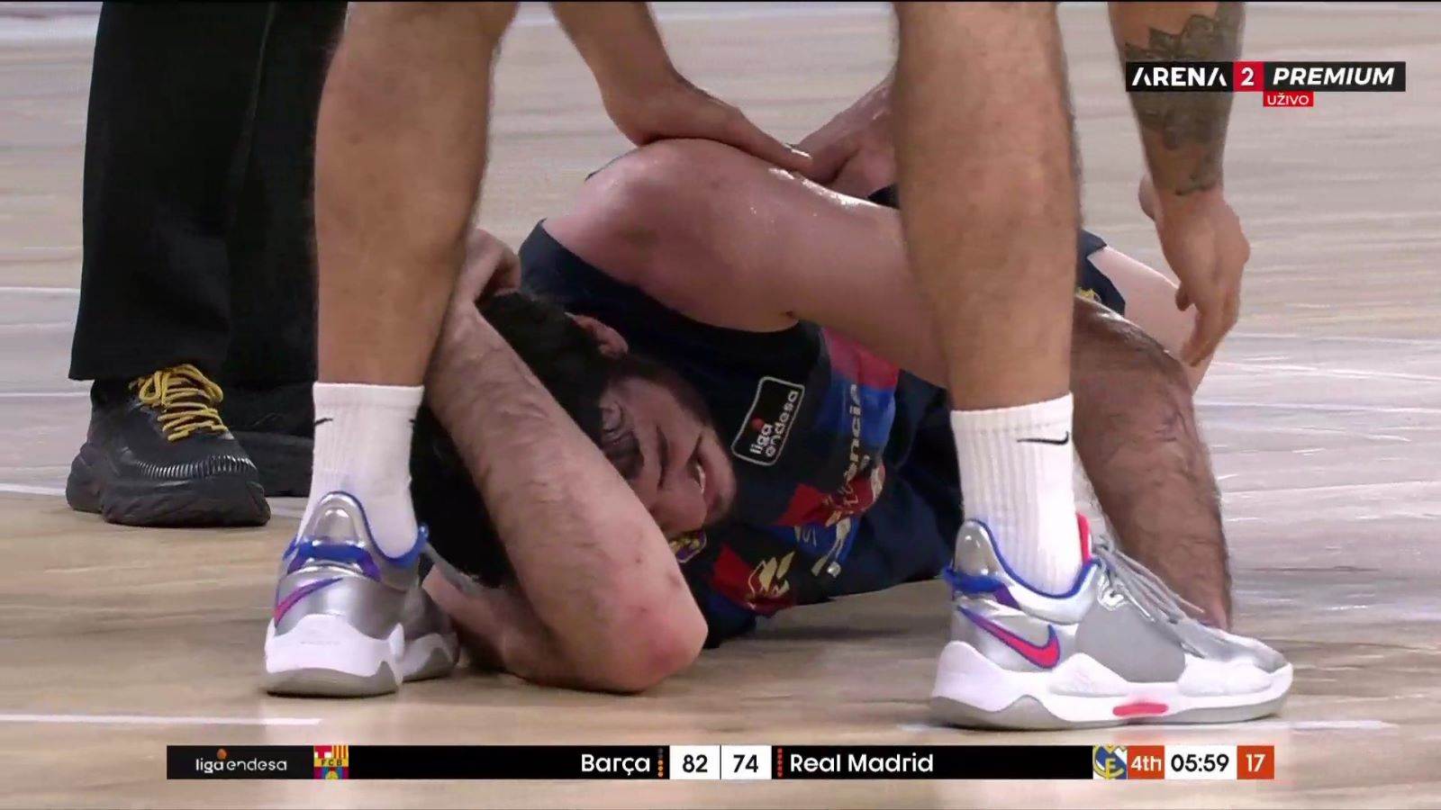 povreda Aleks Abrines na Barselona - Real Madrid (3).jpeg