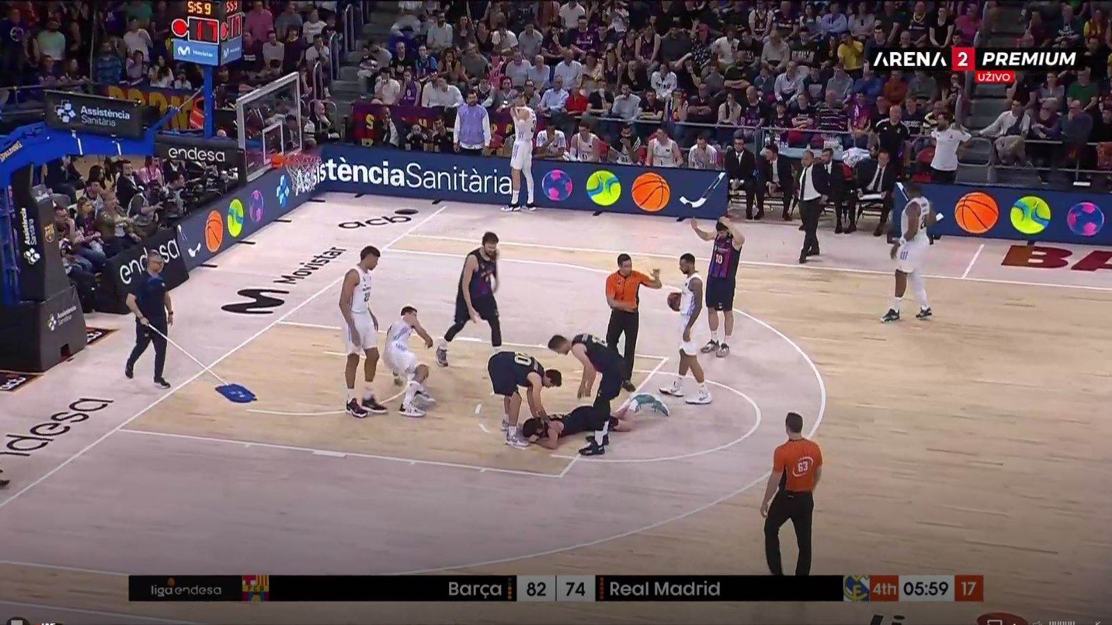 povreda Aleks Abrines na Barselona - Real Madrid (4).jpeg