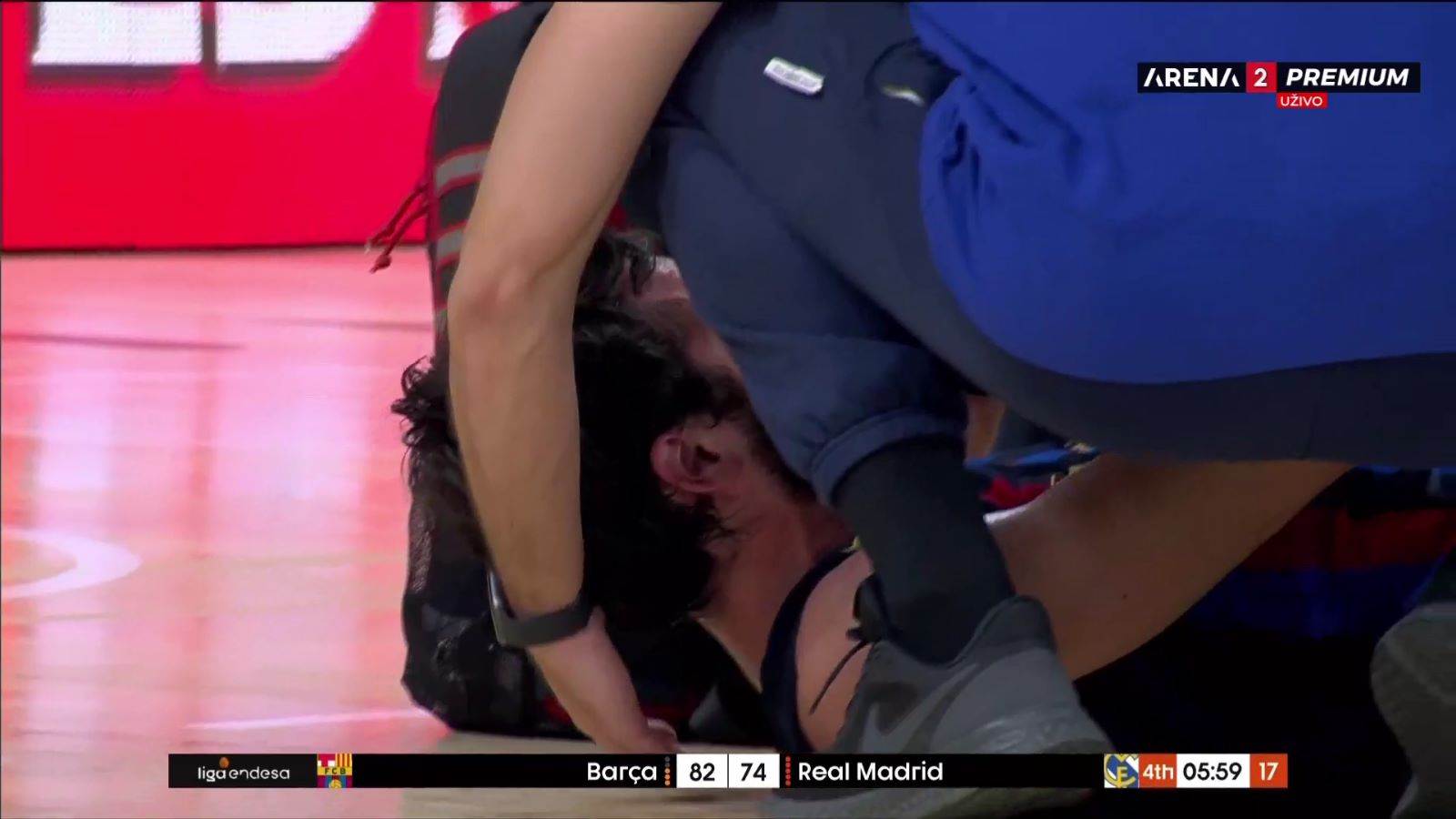 povreda Aleks Abrines na Barselona - Real Madrid (9).jpeg