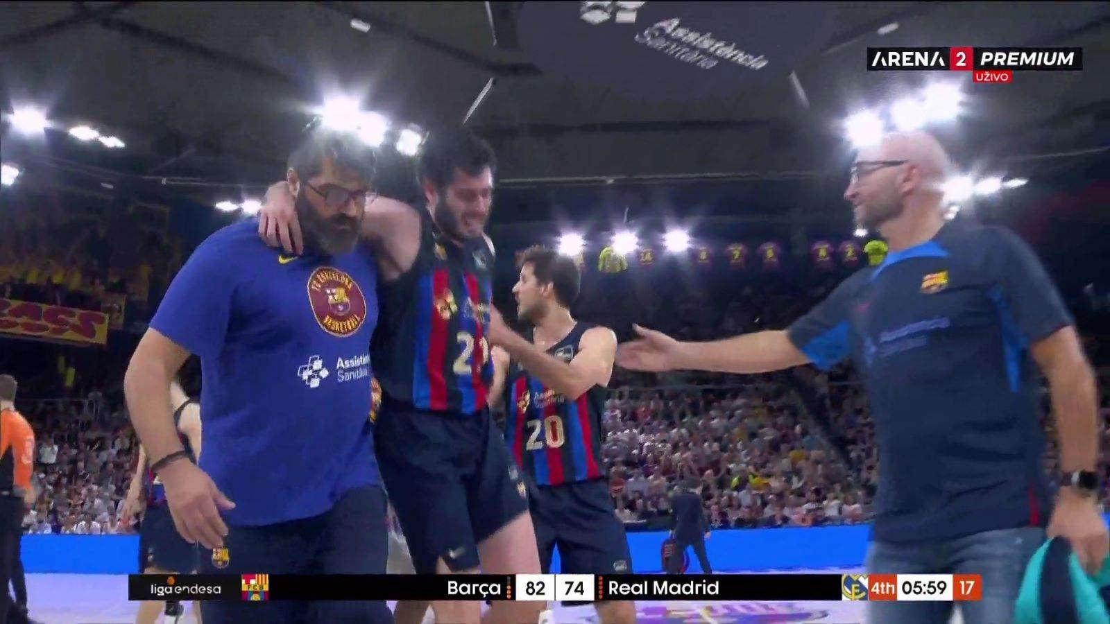povreda Aleks Abrines na Barselona - Real Madrid (12).jpeg