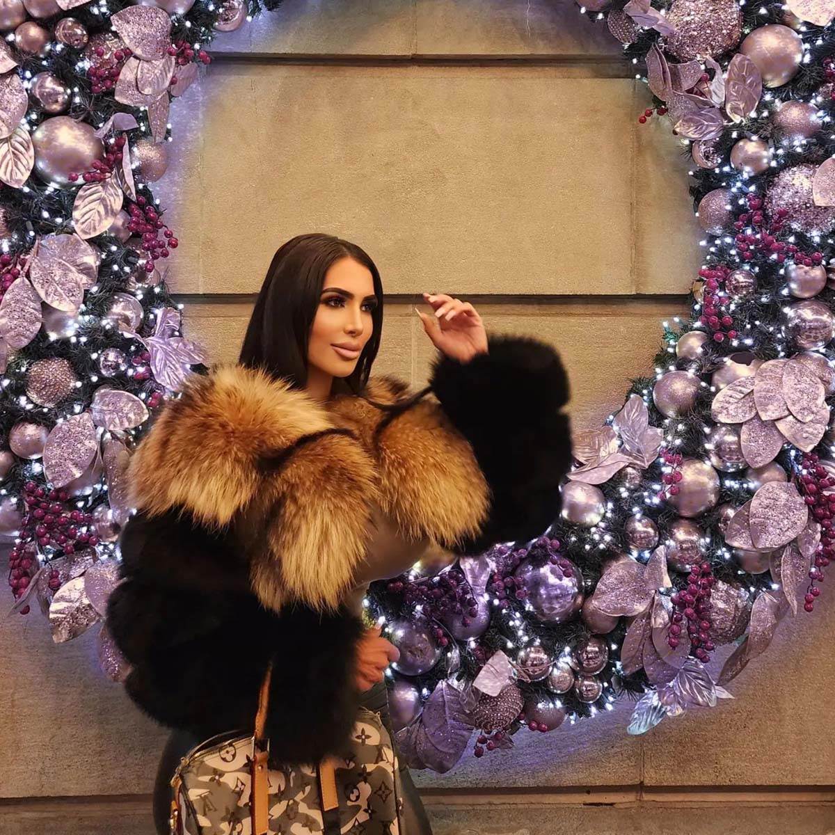 Dvojnica Kim Kardašijan (5).jpg