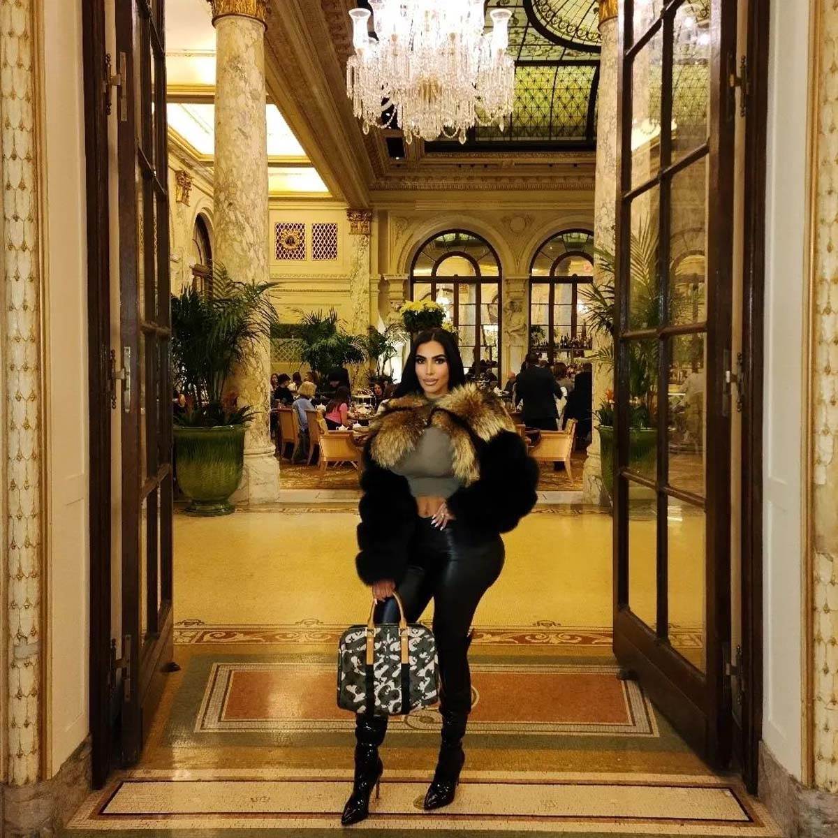 Dvojnica Kim Kardašijan (7).jpg