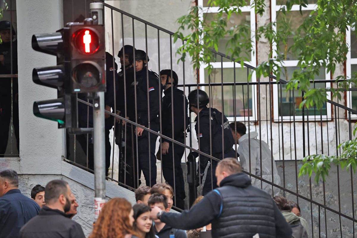 Vračar pucnjava u školi (33).jpg