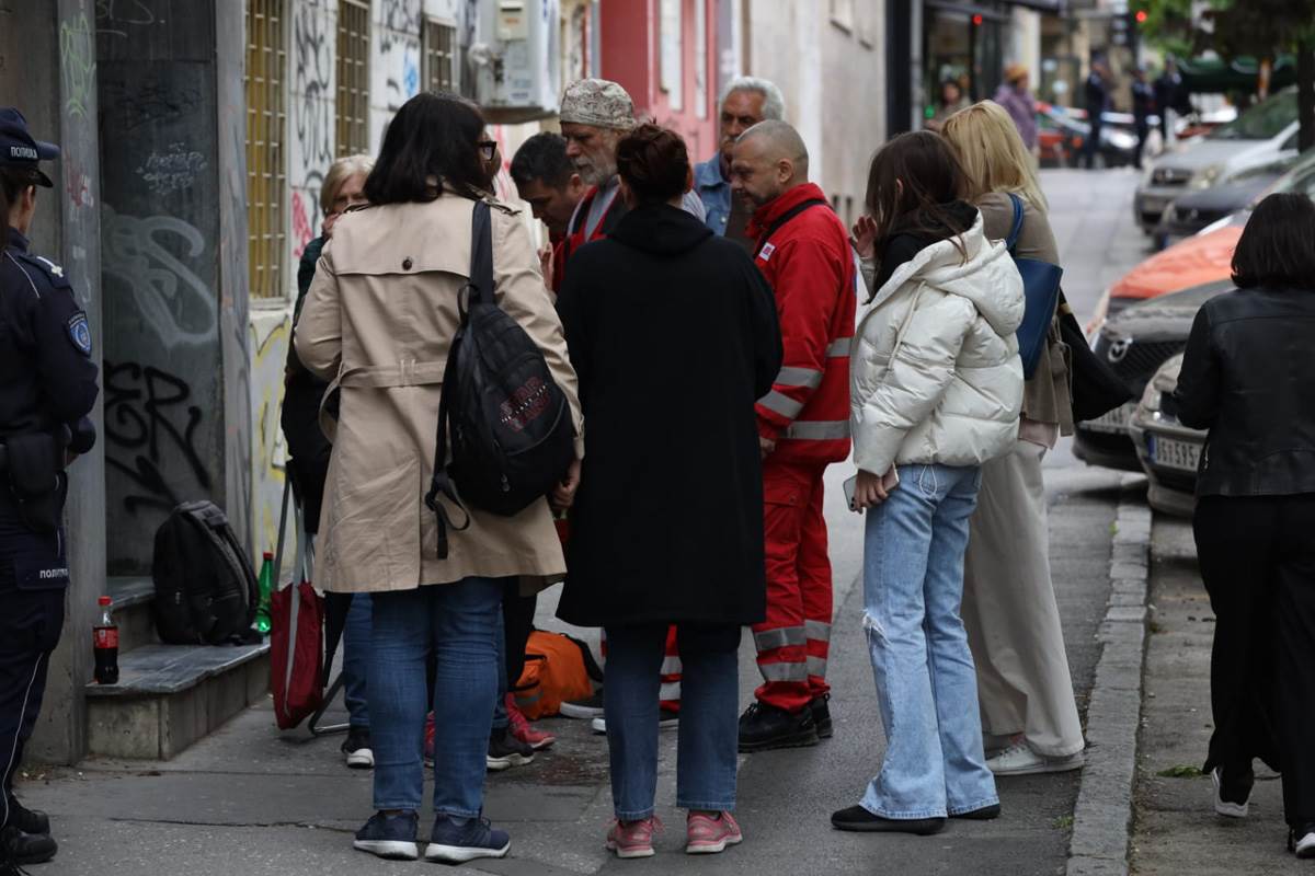 Hitna pomoć kod škole na Vračaru (4).jpg