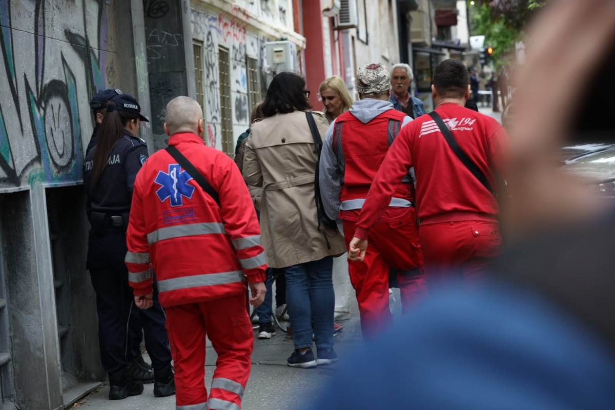 Hitna pomoć kod škole na Vračaru (5).jpg