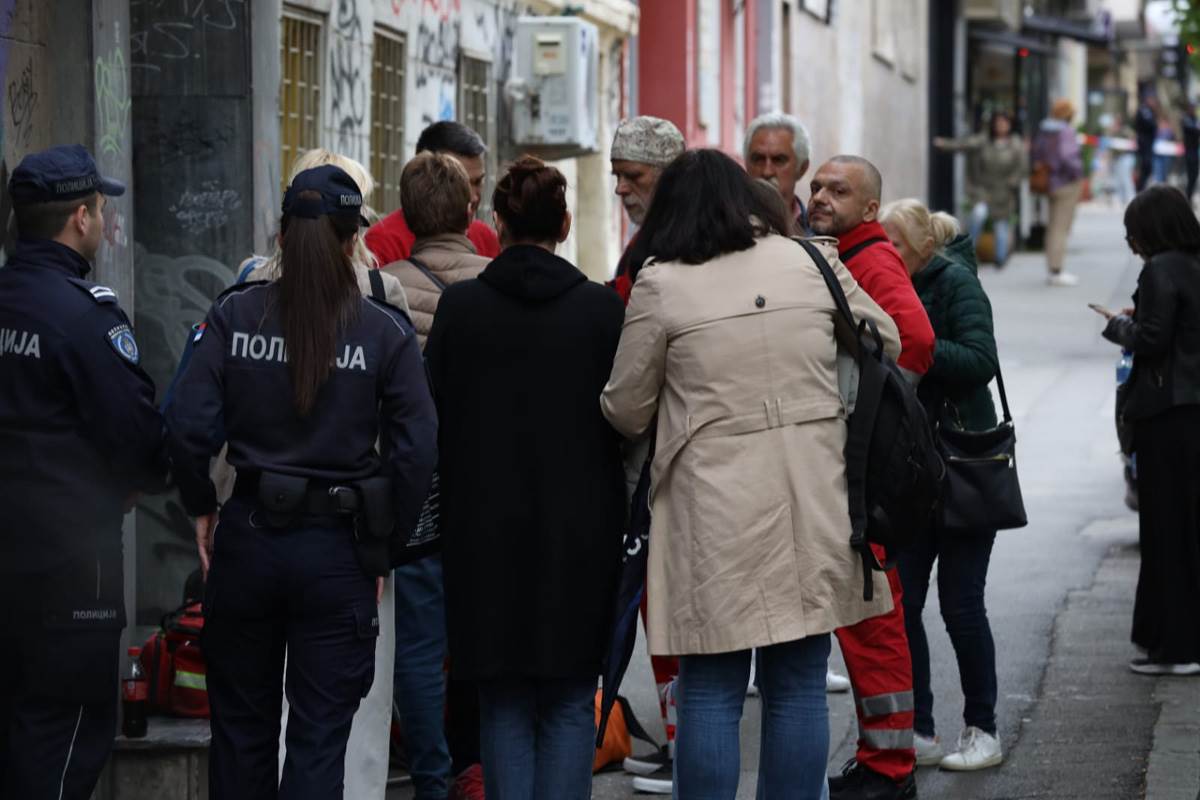 Hitna pomoć kod škole na Vračaru (6).jpg