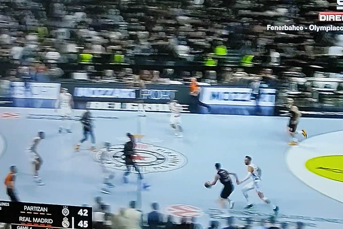 Partizan igrao napad sa sest igraca b.png