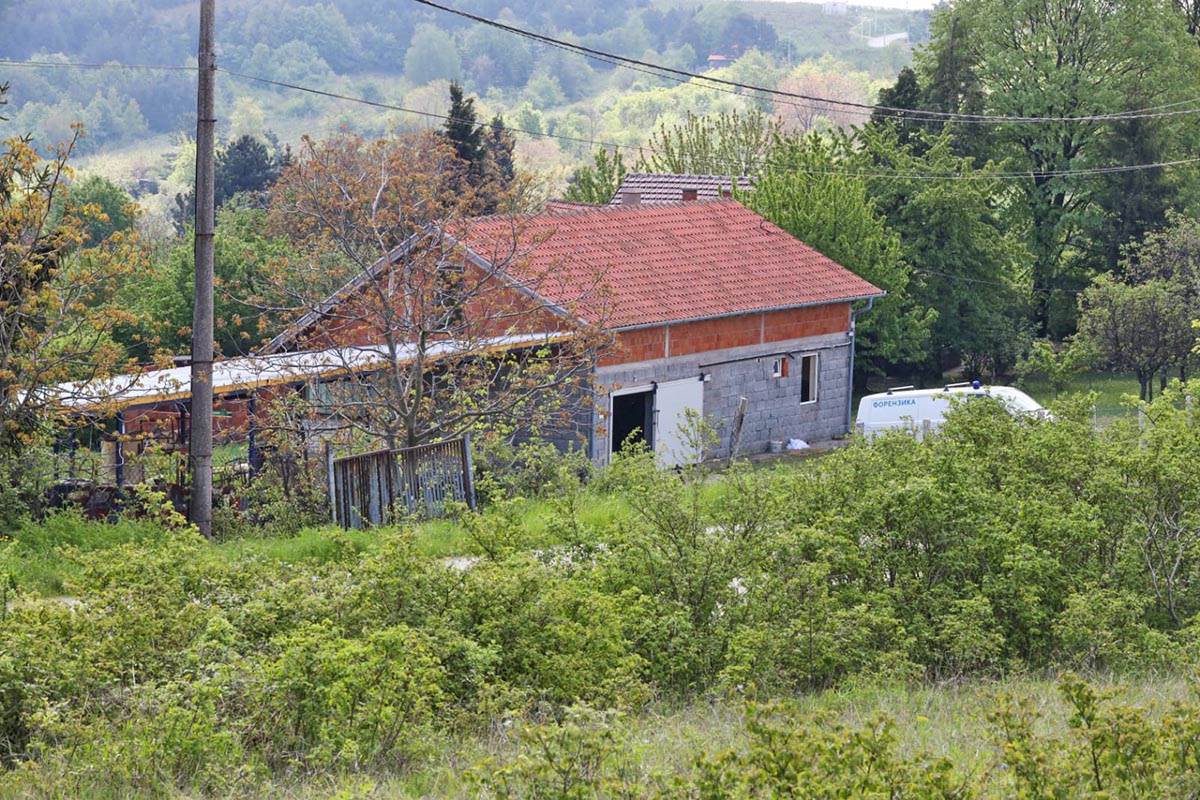 Vikendica gde je krio oruzije ubica (4).jpg