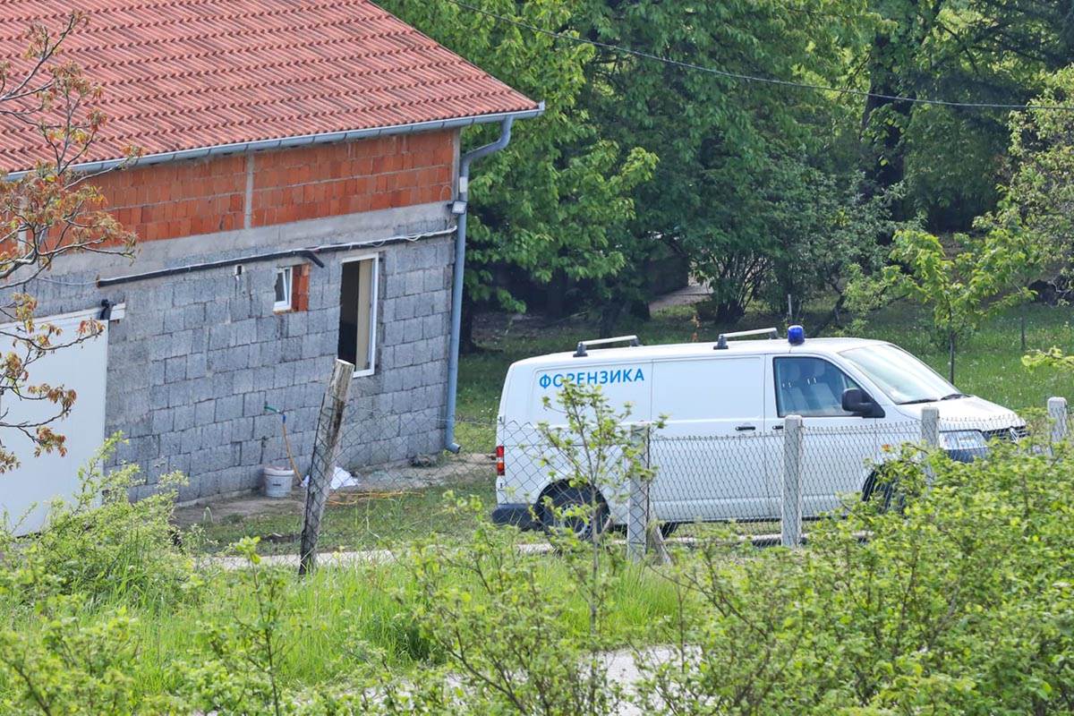 Vikendica gde je krio oruzije ubica (1).jpg