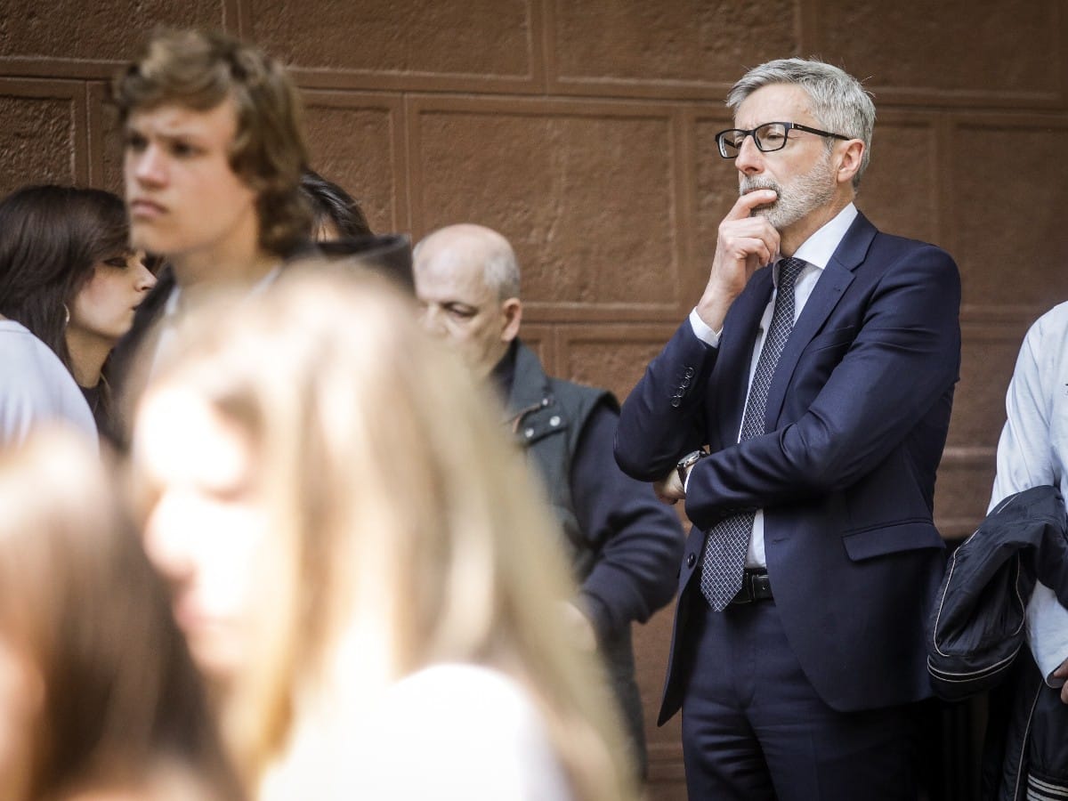 Upisivanje u knjigu žalosti, škola Vladislav Ribnikar (7).jpeg