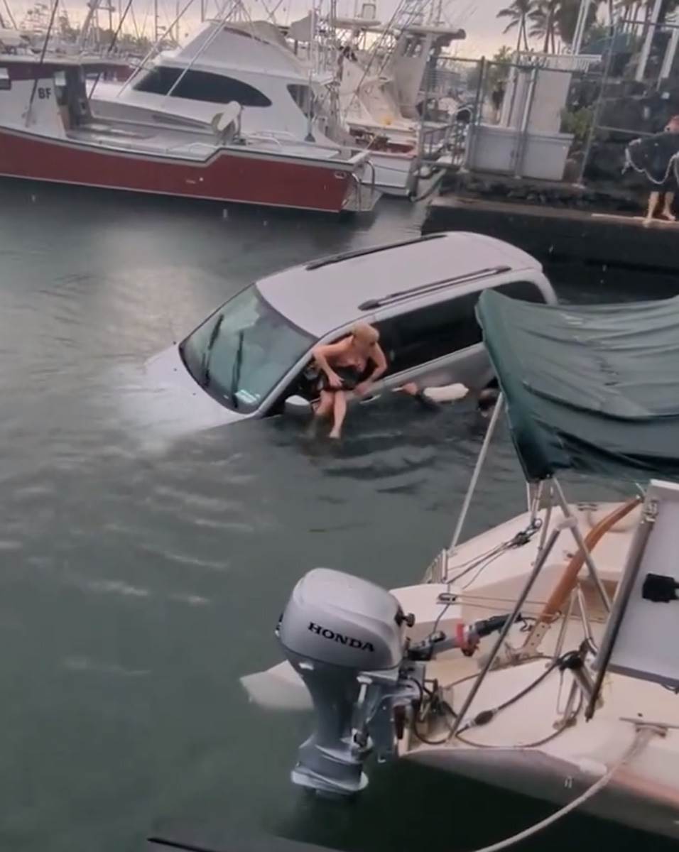 Sletela autom u vodu (7).jpg