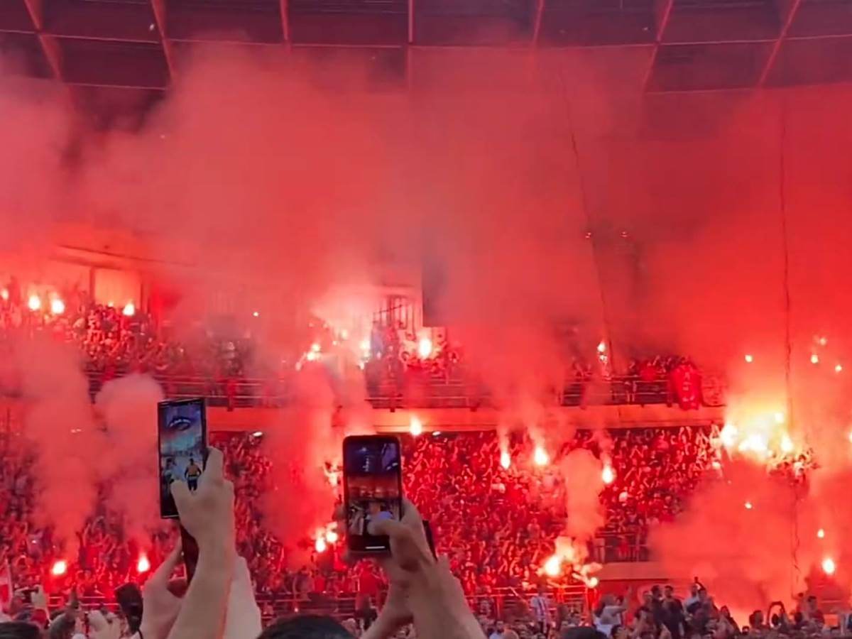 Bakljada navijača Olimpijakosa u Evroligi