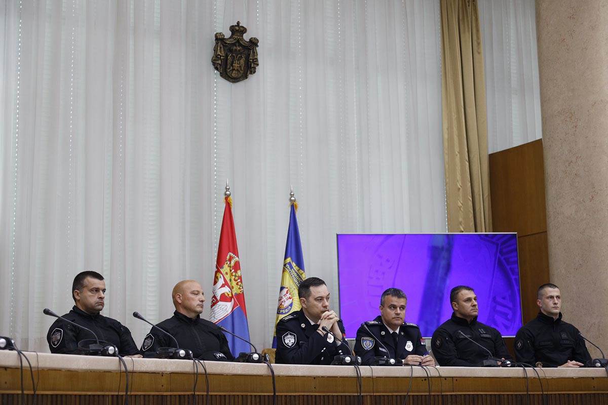 Vanredna konferenciia za medije MUP (7).jpg