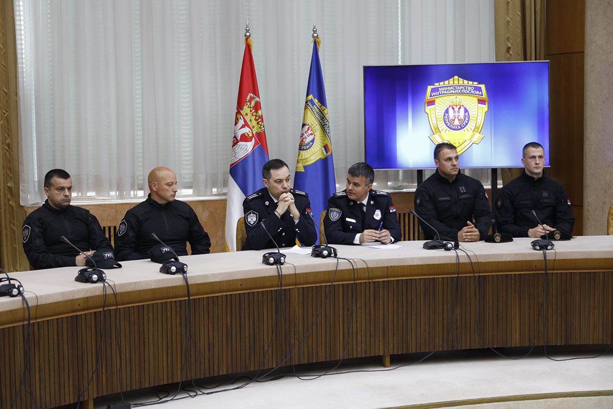 Vanredna konferenciia za medije MUP (8).jpg